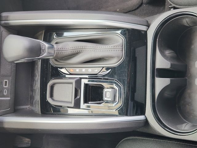 2024 Chevrolet Colorado LT photo 12