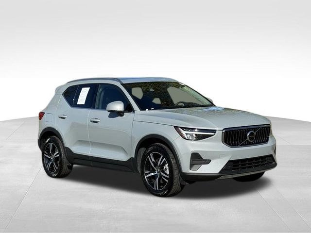 2024 Volvo XC40 B5 Core 7