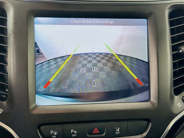 Thumbnail: 2019 Jeep Cherokee - 14