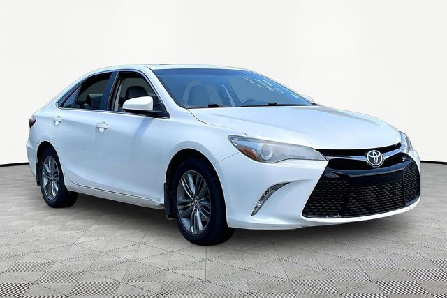White 2017 Toyota Camry SE Sedan Front-Wheel Drive 6-Speed Automatic