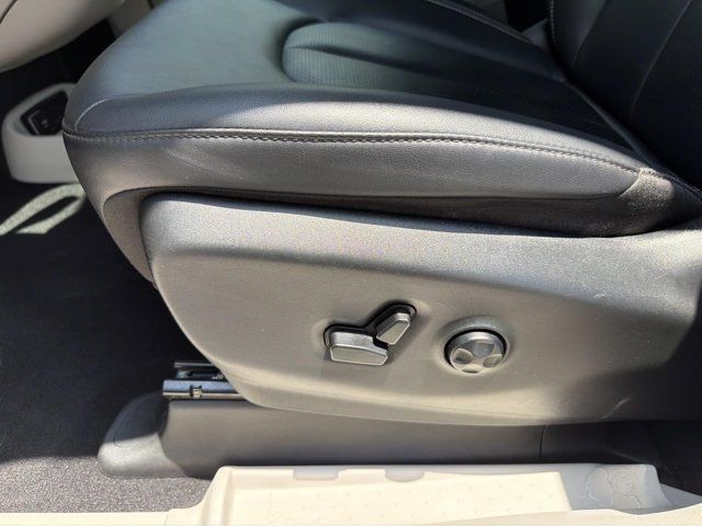 Used 2024 Chrysler Pacifica Van