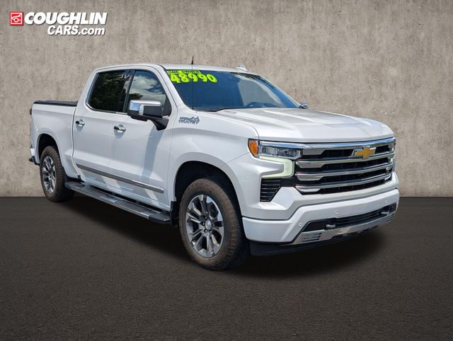 White (Iridescent Pearl Tricoat) 2024 Chevrolet Silverado 1500 Pickup Truck Four-Wheel Drive Automatic