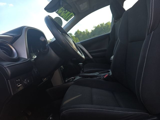 Used 2018 Black Toyota XLE image 16