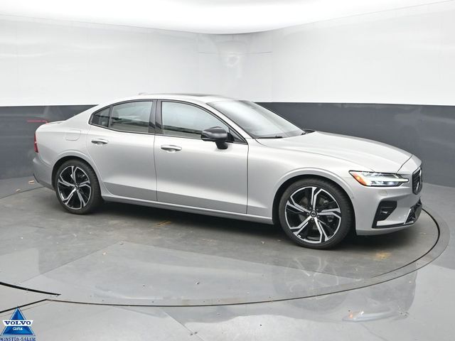 2024 Volvo S60 B5 Ultimate Dark Theme AWD