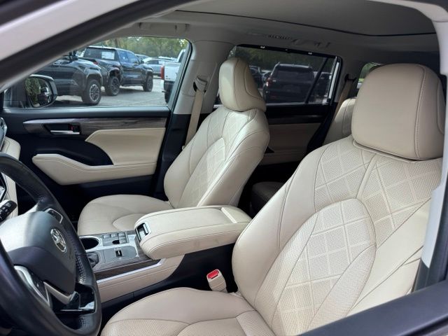 Used 2024 Toyota Highlander SUV