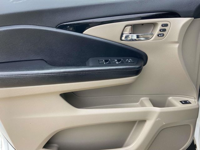 Used 2020 White Honda Touring image 11