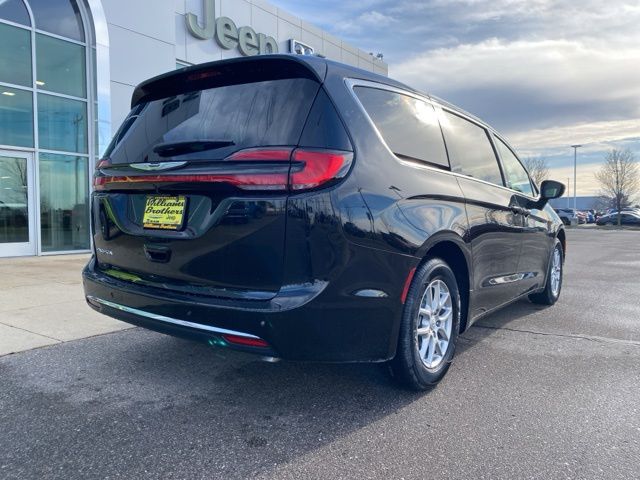 2026 Chrysler Pacifica Select - Diamond Black Crystal Pearlcoat exterior view 5