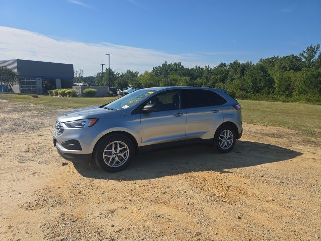 Used 2021 Iconic Silver Metallic Ford SE image 3