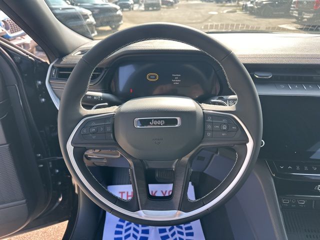 2026 Jeep Grand Cherokee L Laredo - Diamond Black Crystal Pearlcoat exterior view 11