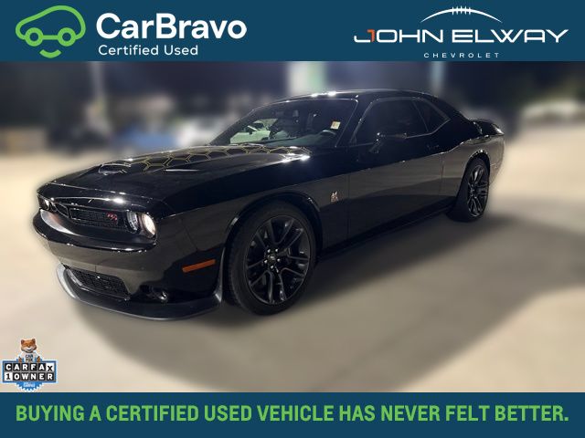 2022 Dodge Challenger Negro (Pitch Black Clearcoat) Coupé Tracción trasera 6 velocidades Manual