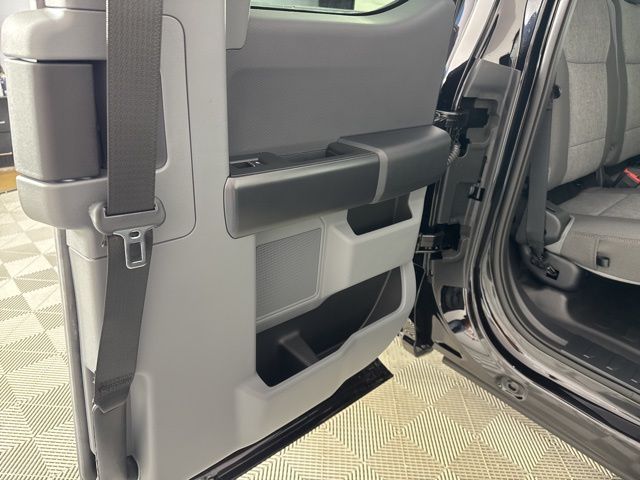 2025 Agate Black Metallic Ford F-150 XL 4X4 Truck