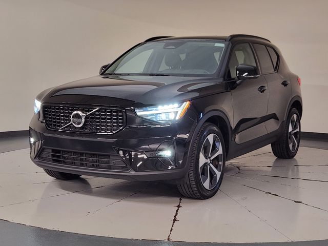 2026 Volvo XC40 B5 Plus