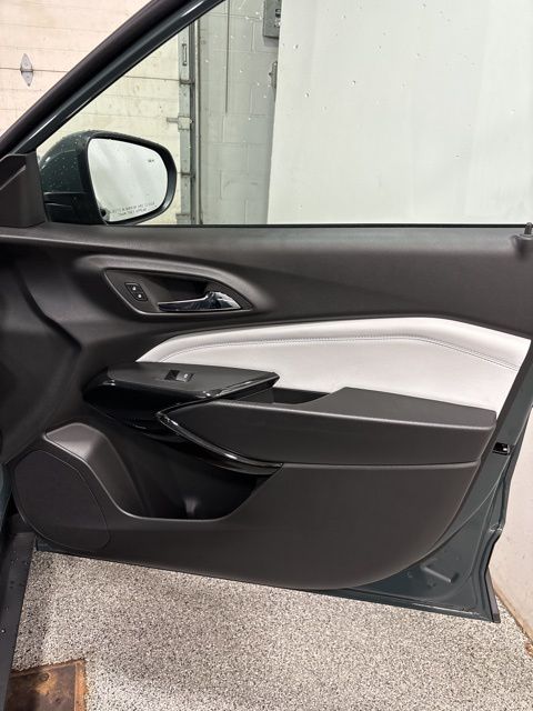 2025 Chevrolet Trax LT photo