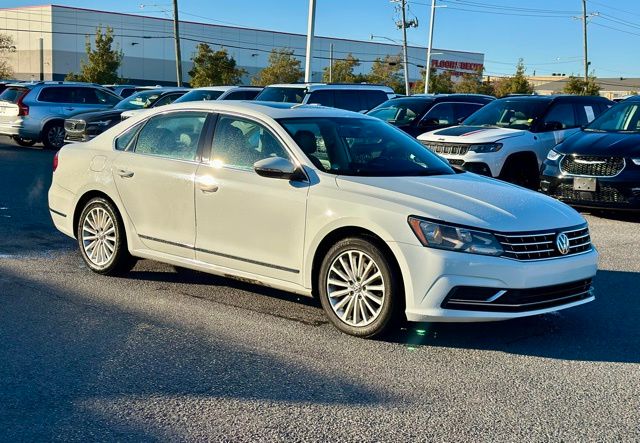 2017 Volkswagen Passat SE's photo