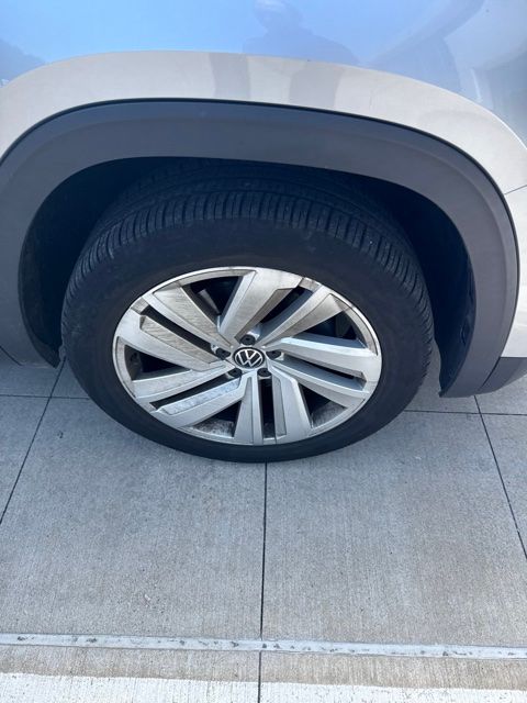 2021 Volkswagen Atlas SEL Silver at Bob Ruth Ford