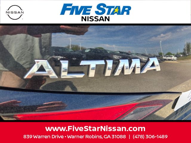Used 2022 Black Nissan 2.5 SV image 11