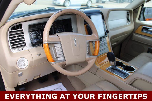 Used 2008 Black Lincoln Base image 12