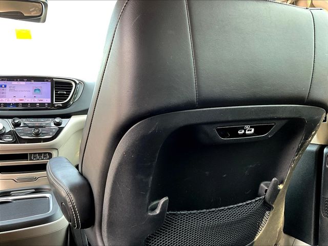 Used 2024 Chrysler Pacifica Van