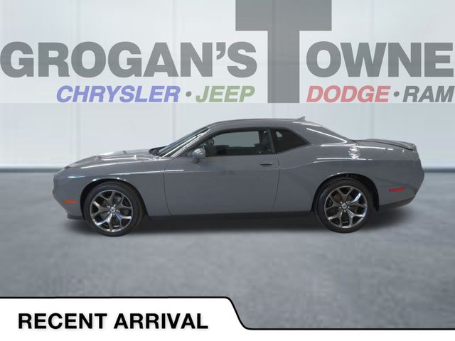 2017 Dodge Challenger SXT RWD