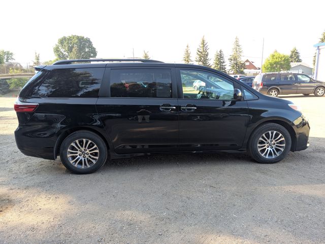 2018 Midnight Black Metallic Toyota Sienna XLE FWD Van