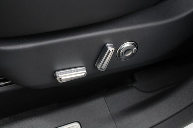 New 2026 White Lincoln Reserve image 3