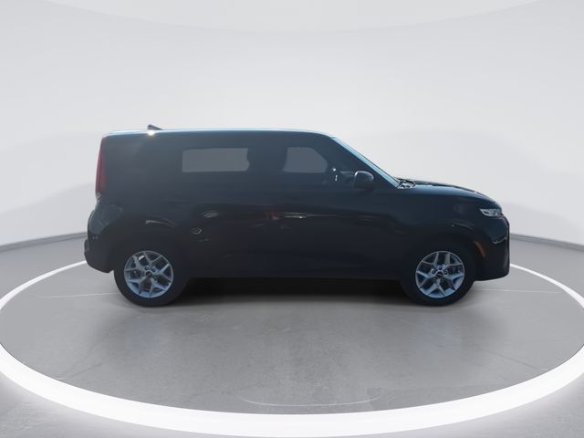 Used 2022 Black Kia LX image 9