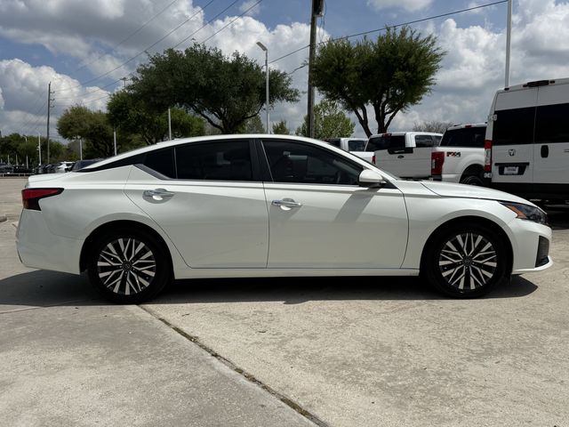 2023 Nissan Altima 2.5 SV White at Emmons Autoplex