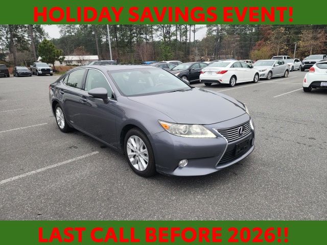 2013 Lexus ES 300h's photo