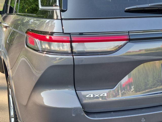 Used 2025 Gray Jeep Summit image 21