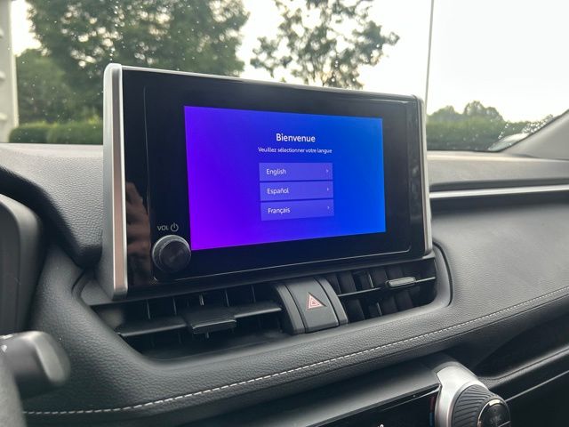 2025 Toyota RAV4 XLE - Photo 23