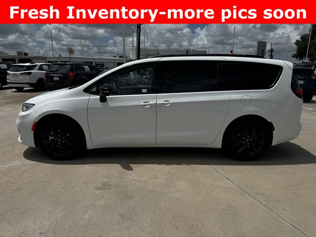 2025 Chrysler Pacifica Limited White at Big Star Chrysler Jeep Dodge Ram 