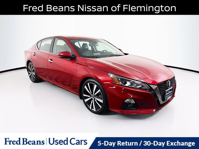 Red (Scarlet Ember Tintcoat) 2020 Nissan Altima 2.0 Platinum FWD Sedan Front-Wheel Drive Continuously Variable Transmission
