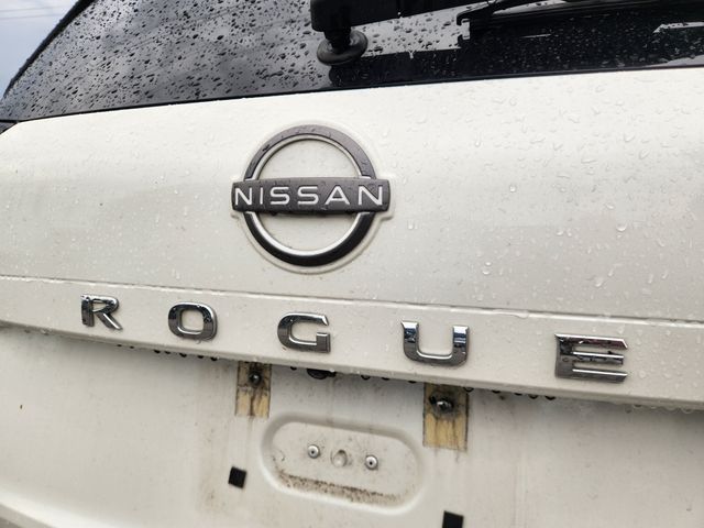 2022 Nissan Rogue SV - 7