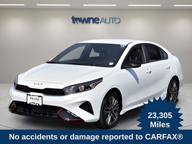 Snow White Pearl 2024 Kia Forte Sedan Front-Wheel Drive Continuously Variable Transmission