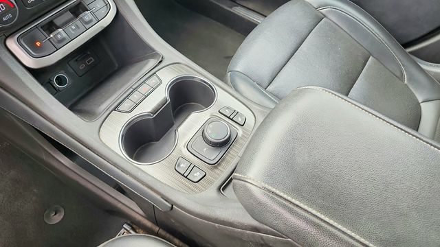 2023 GMC Acadia SLT - Photo 16