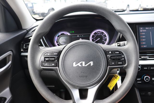 2022 Kia Niro LX 16