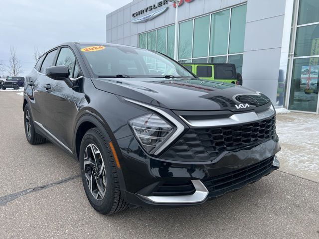 2024 Kia Sportage LX - Fusion Black exterior view 4