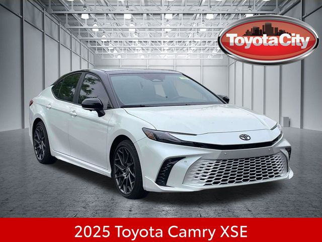 Wind Chill Pearl/Midnight Black Metallic 2025 Toyota Camry Sedan Front-Wheel Drive Continuously Variable Transmission