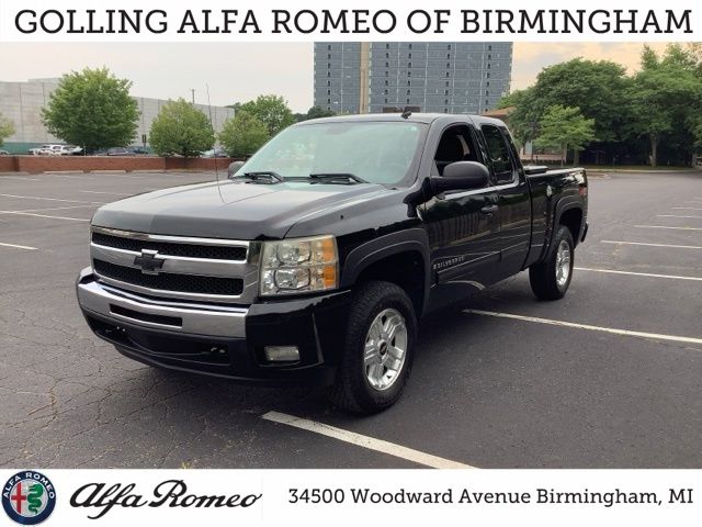 Black 2009 Chevrolet Silverado 1500 Pickup Truck Four-Wheel Drive 4-Speed Automatic Overdrive
