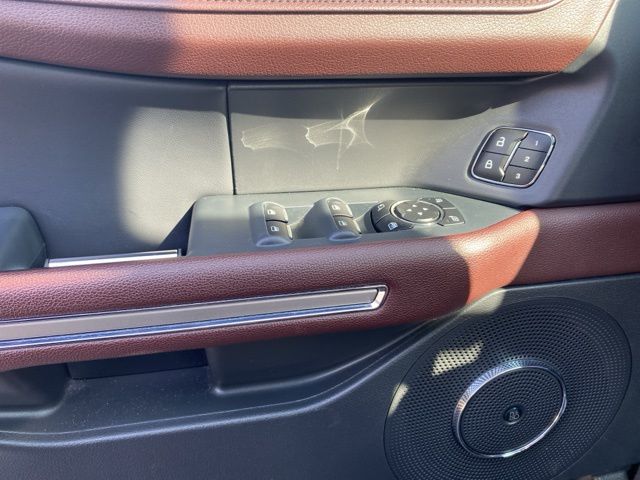 2023 Ford Expedition Max Limited photo