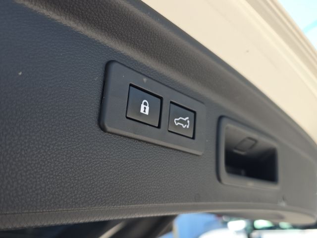 2023 Subaru Forester Premium:B02302