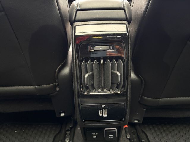 Used 2022 Gray Jeep Latitude image 19