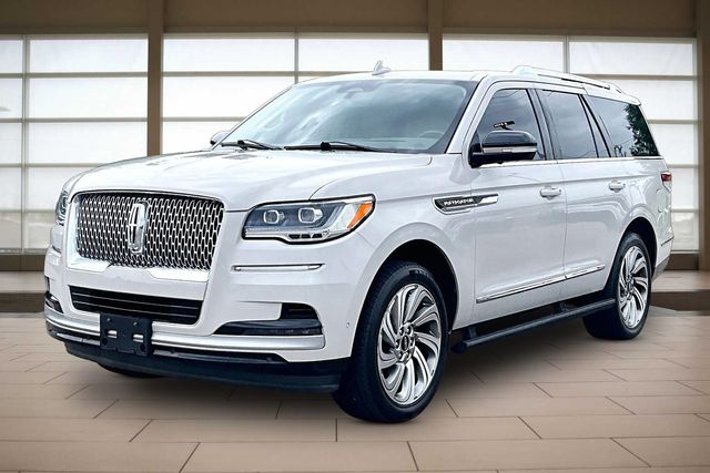 Ceramic Pearl Metallic Tri-Coat 2022 Lincoln Navigator SUV / Crossover Four-Wheel Drive Automatic