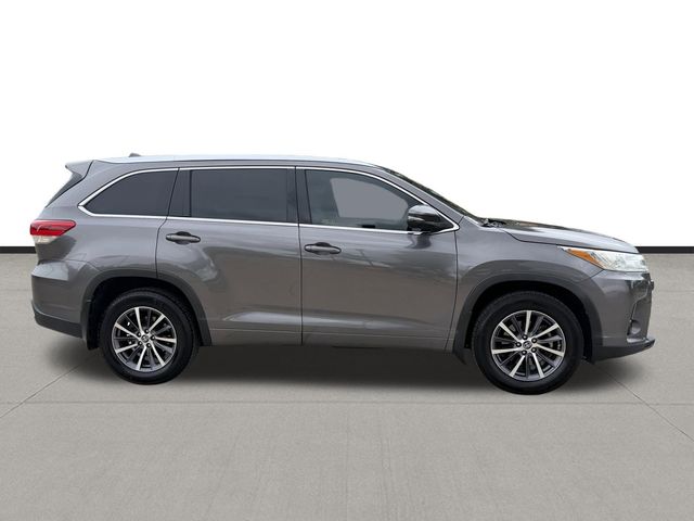 2018 Toyota Highlander XLE Gray at River Oaks CDJR
