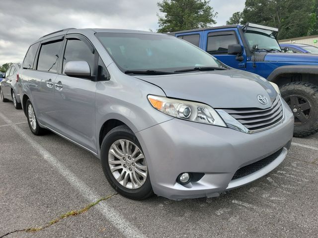 Silver Sky Metallic 2016 Toyota Sienna XLE 7-Passenger Auto Access Seat Minivan Front-Wheel Drive 6-Speed Automatic Overdrive
