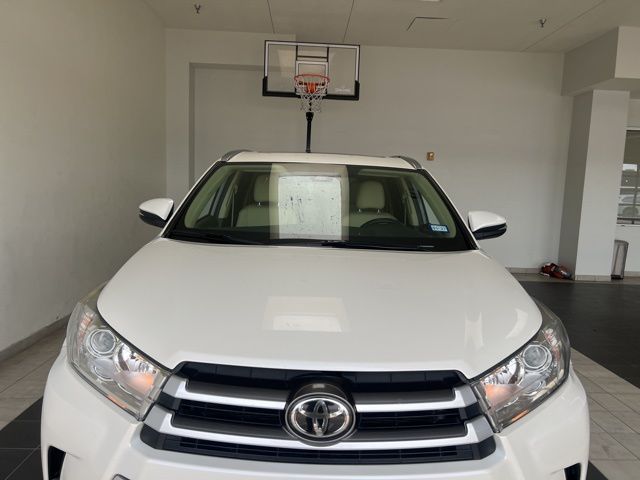 2019 Toyota Highlander XLE White at Classic Chevrolet Galveston