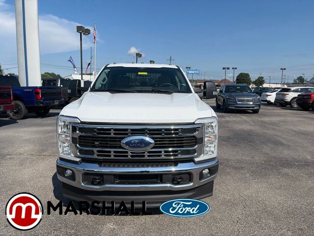Oxford White 2024 Ford F-350 Super Duty Pickup Truck Four-Wheel Drive Automatic