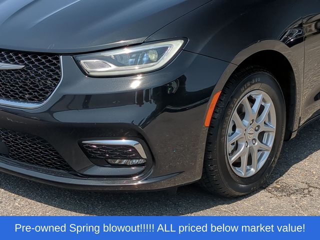 Used 2023 Black Chrysler Touring L image 17