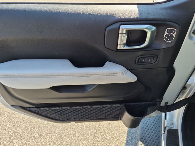 Used 2022 Silver Jeep Unlimited Sahara High Altitude image 12