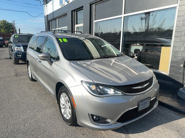 Billet Silver Metallic Clearcoat 2018 Chrysler Pacifica Minivan Front-Wheel Drive 9-Speed Automatic